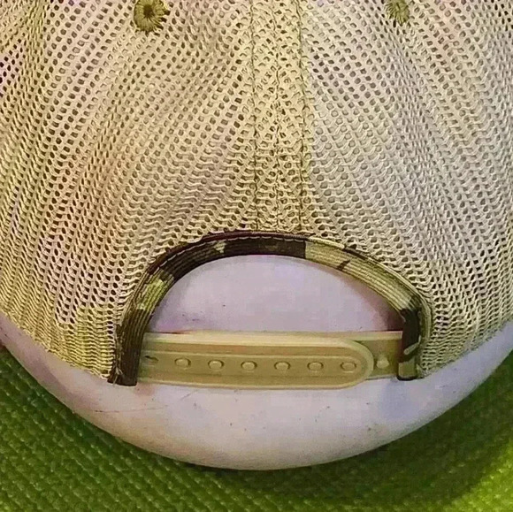 Authentic Disney original camo snapback mesh back hat - Picture 6 of 9